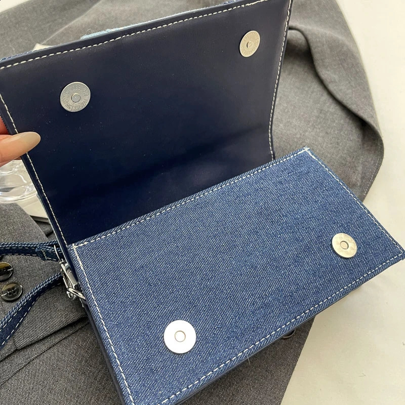 Womens fashionable small handbag denim shoulder bag casual cross zippered womens with lid 240919