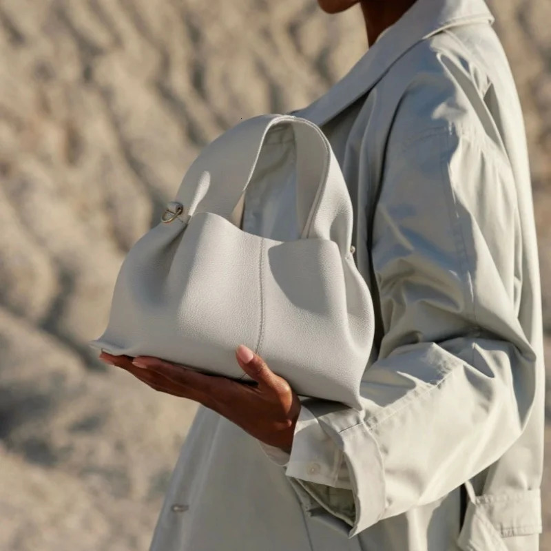 Cloud Bag: Large Capacity Water Bottle Storage Women's Handbag in Solid Colors