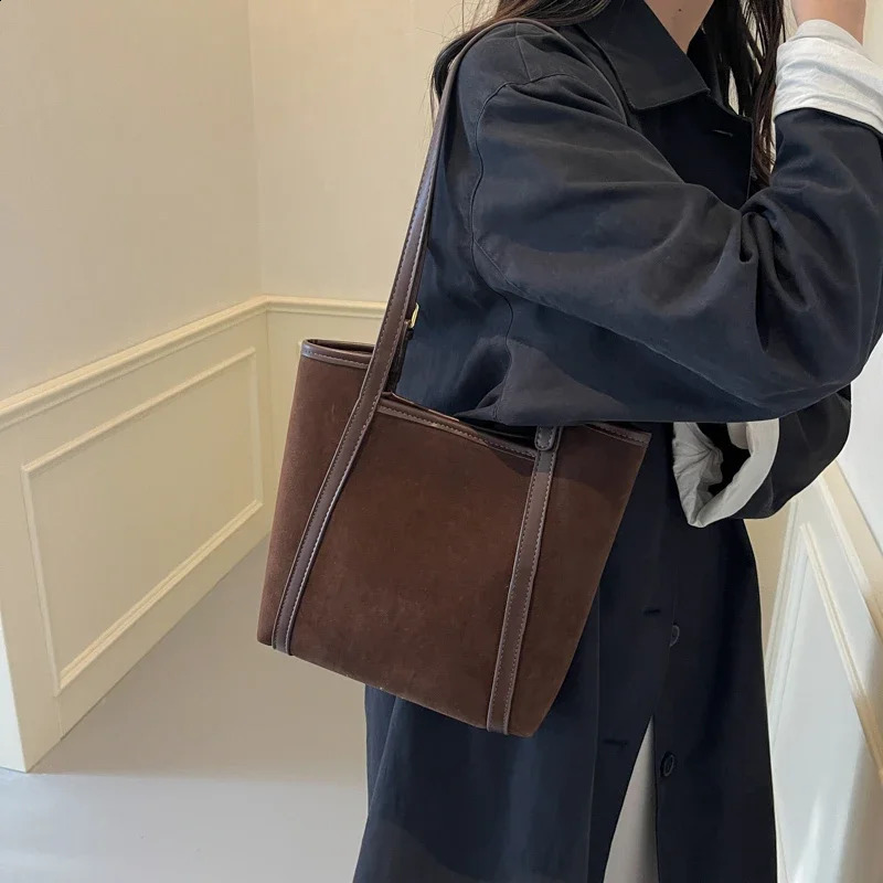 LEFTSIDE Fashion PU Leather Womens Small Handbag 2024 Winter Y2K Top 10 Womens Simple Shoulder Bag Handbags and Wallets 240918