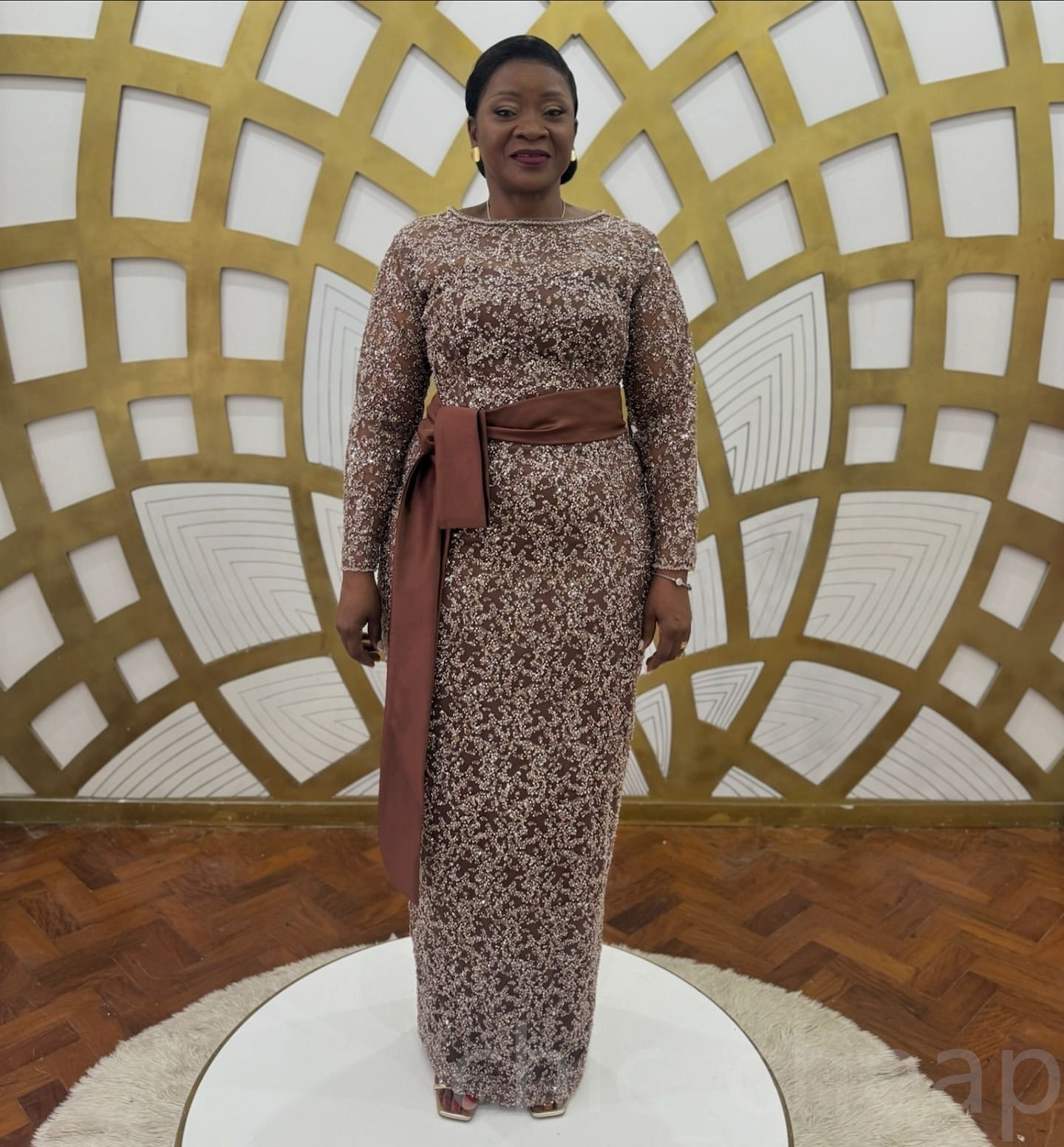 2024 Plus Size Brown Sheath Mother Of Bride Dresses Illusion Sequined Beaded Evening Party Mama's Dress Vintage Birthday Wedding Guest Groom Moth