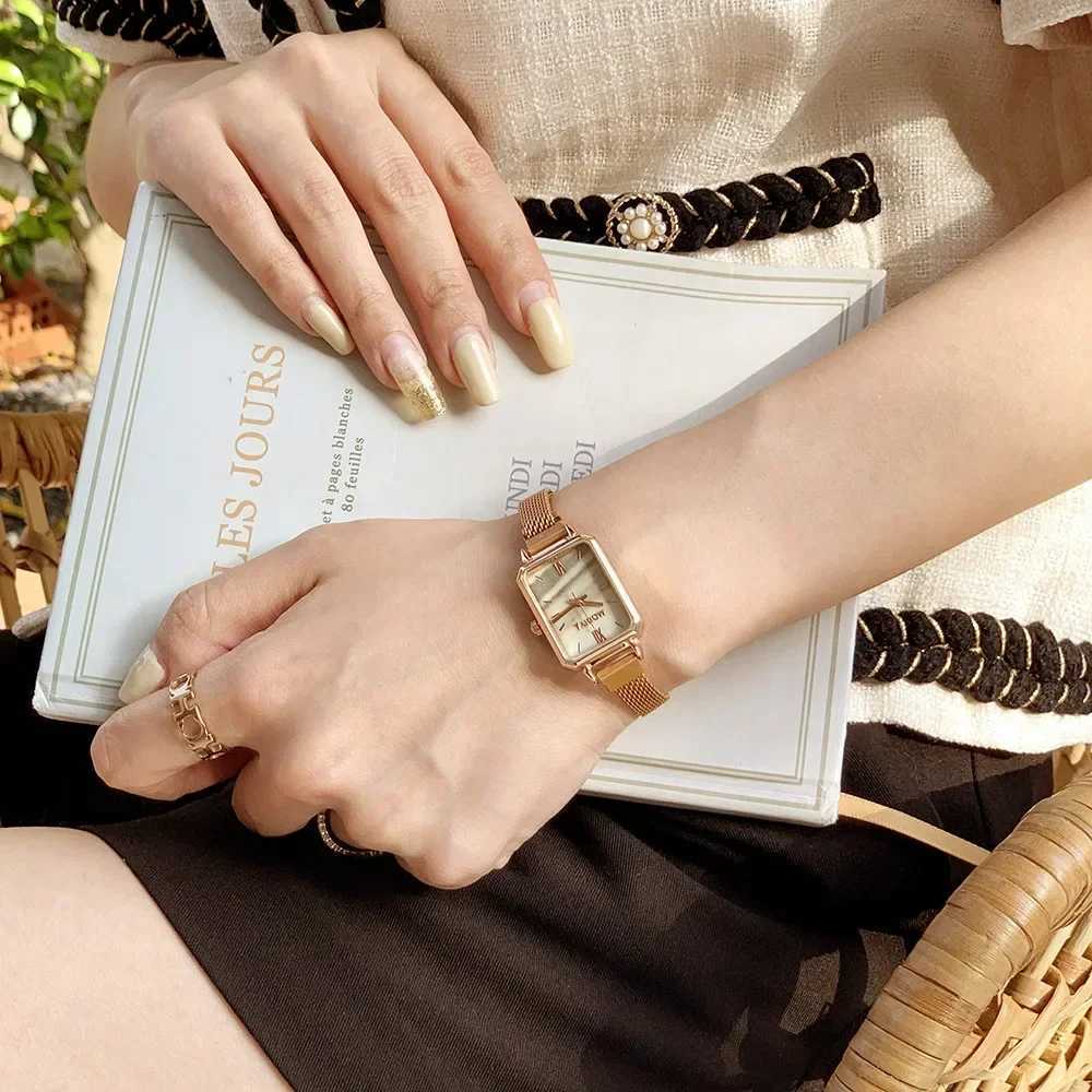 2024 New Women Watches Fashion Square Ladies Quartz Watch Magnetic Strap Green Dial Simple Rose Gold Mesh Luxury Women WatchesX240920