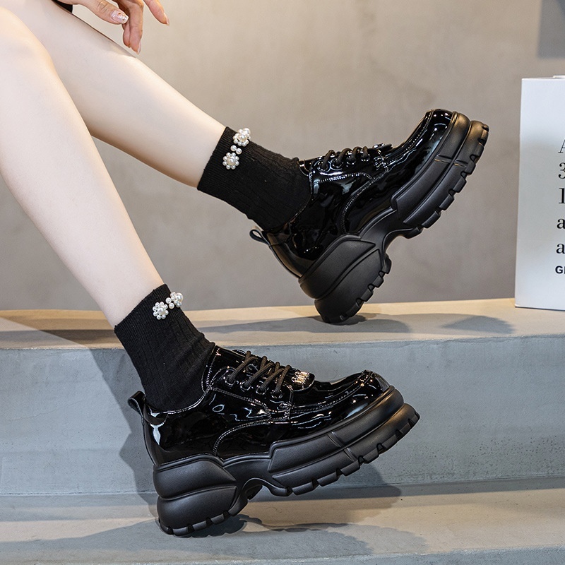 Thick sole, height increase, stature, tall and small leather shoes, women's shiny black single with skirt, 2024 new sponge cake shoes