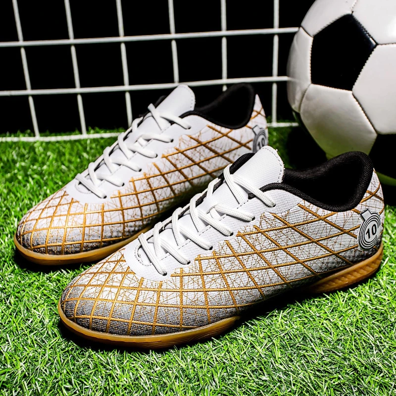 Men Breathable Comfortable Indoor Long Spikes Outdoor Comfortable Soccer Shoes Ultralight Lightweight Top Quality Football Boots