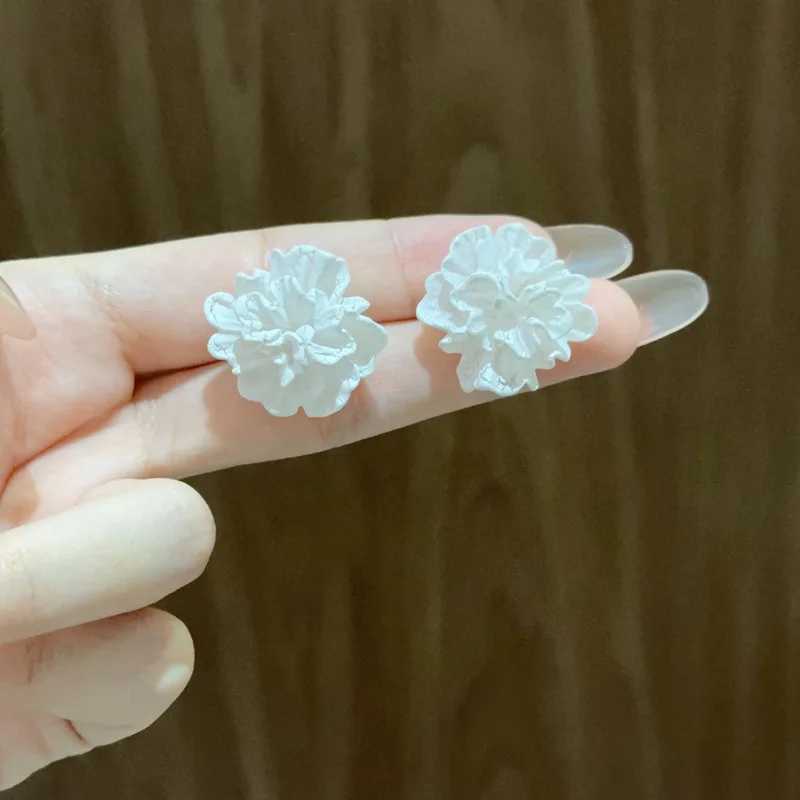 New large white earrings suitable for womens personality fashionable and unique design wholesale of wedding jewelry birthday gifts W240919