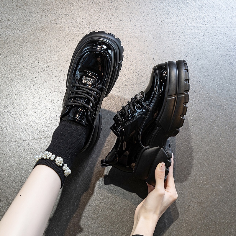 Thick sole, height increase, stature, tall and small leather shoes, women's shiny black single with skirt, 2024 new sponge cake shoes