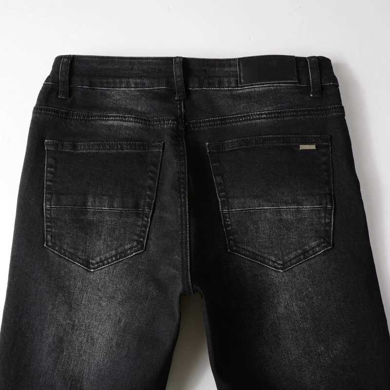 U. Drip irrigated mens Distressed jeans from the United States featuring tight elastic holes red ribbed patches and ripped jeans CL240912