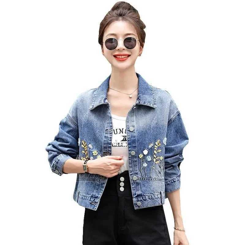 2024 Winter New Casual Denim Jacket Women Embroidered Denim Short Jacket Women Casual Fashionable Denim Coat Top OuterwearX240920
