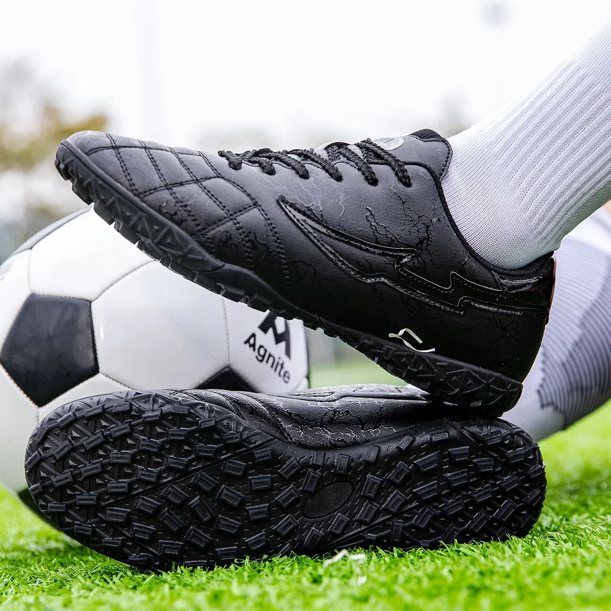 Teenager's Professional Field Soccer Cleat Outdoor Quality Grass Training Sneakers New Low-top Football Boots Men's Soccer Shoes