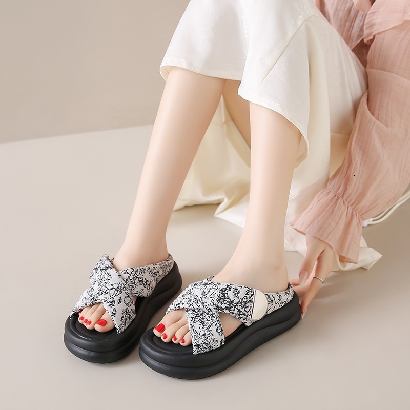 China-Chic herringbone 2024 new one word color block thick sandals fashionable flat soled women's slippers