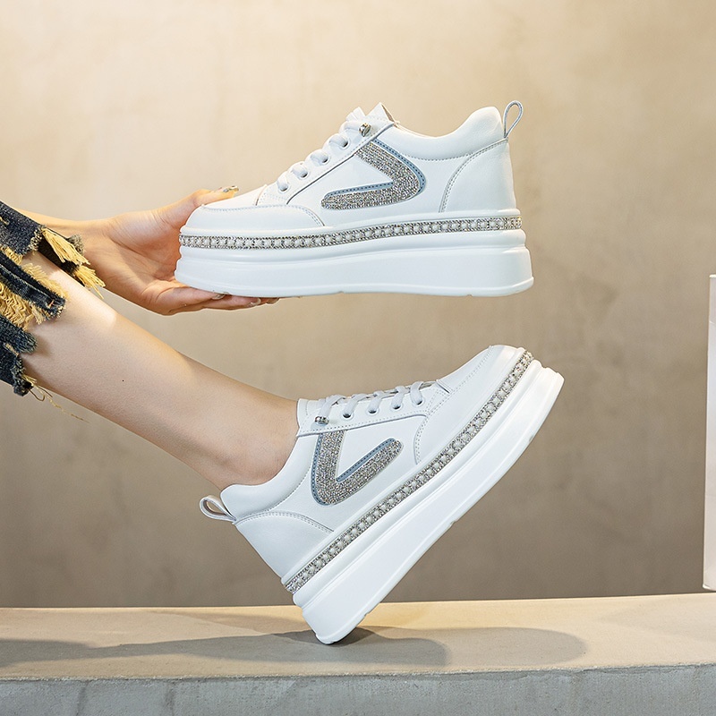 Women's thick soled white shoes for women, wearing 2024 new small leather high heels on one foot