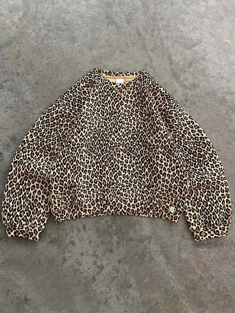 Retro leopard print wool sweatshirt autumn brown mens round neck pull up loose long sleeved shirt 240911