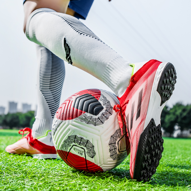 High Quality Ultralight Mens Soccer Shoes Non-Slip Turf Soccer Cleats for Kids TF/FG Training Football Boots Chuteira Campo