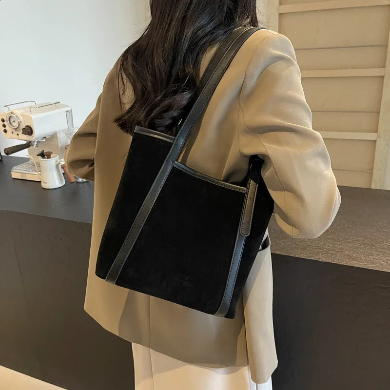 LEFTSIDE Fashion PU Leather Womens Small Handbag 2024 Winter Y2K Top 10 Womens Simple Shoulder Bag Handbags and Wallets 240918