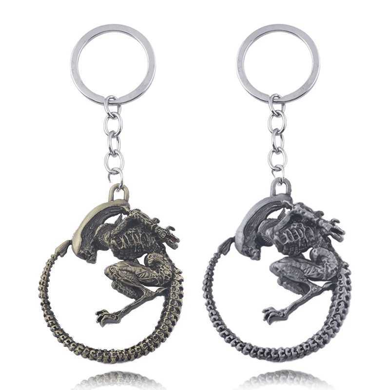 Vintage Game Aliens Predator Key Chain Alien Queen Keychain Fashion Metal Alloy Pendant Keyring For FansX240919