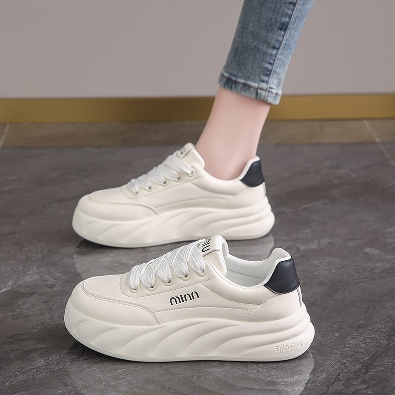 Thick soled trendy board for women in spring 2024, new casual bread shoes, versatile sports small white shoes