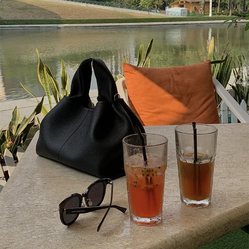 Cloud Bag: Large Capacity Water Bottle Storage Women's Handbag in Solid Colors