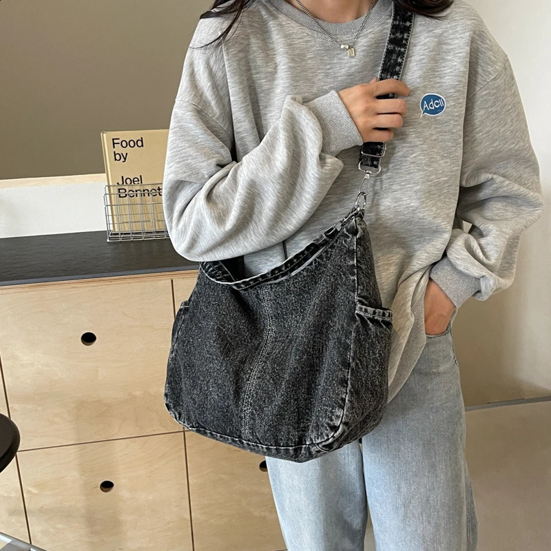 Womens simple and fashionable casual denim shoulder bag zipper shopping cross shaped womens 240919
