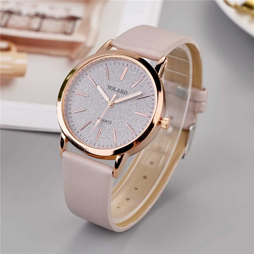 hot sale fashion Women Leather Quartz casual watchX240920