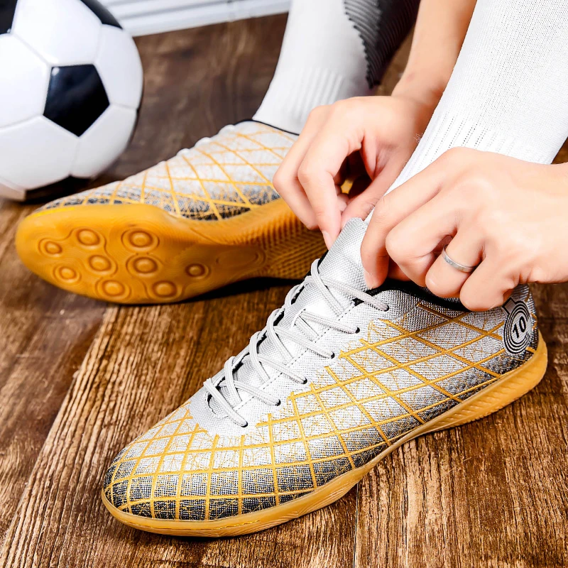 Men Breathable Comfortable Indoor Long Spikes Outdoor Comfortable Soccer Shoes Ultralight Lightweight Top Quality Football Boots