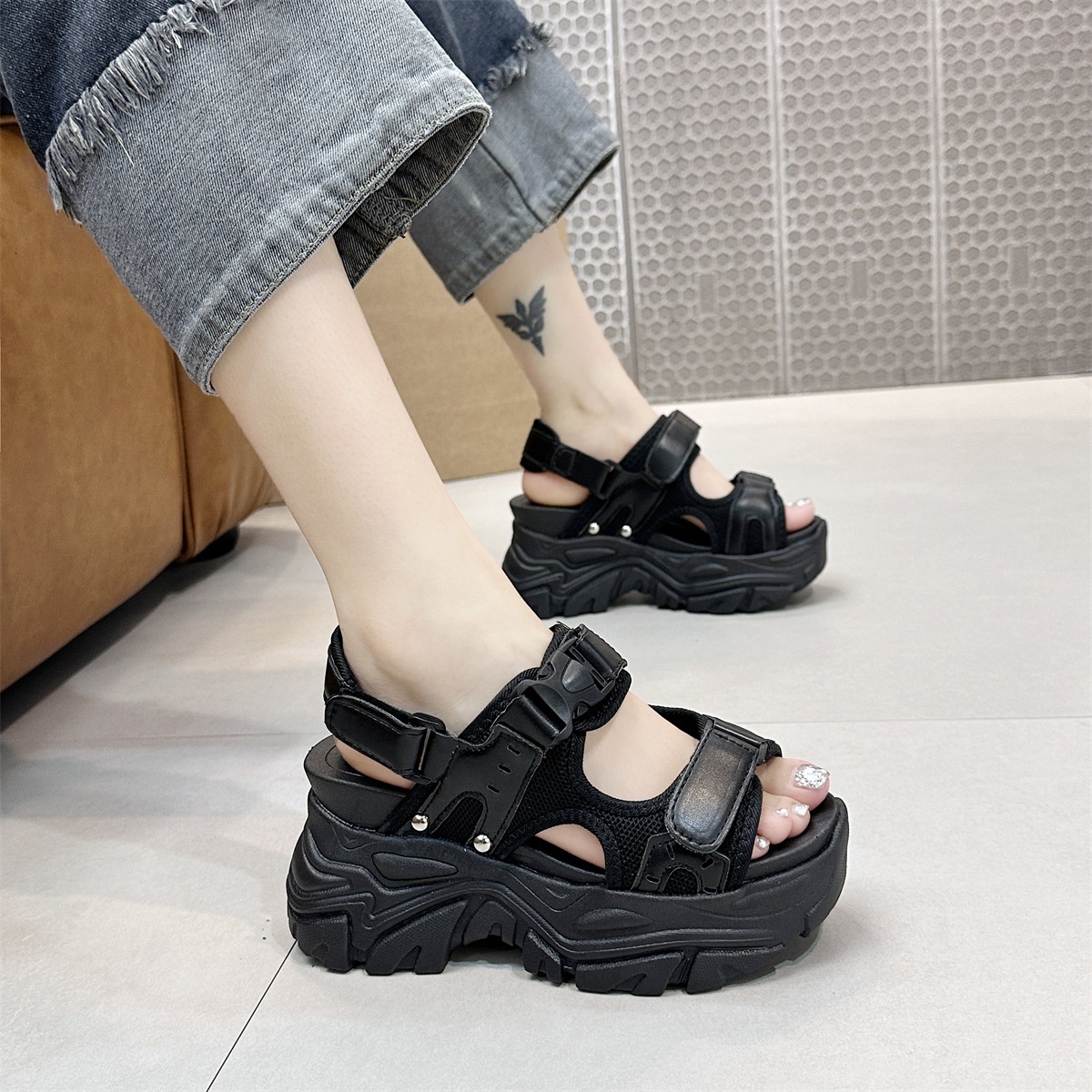 2024 Fashion Sports Outwear Summer New Soft Thick Sole Slope Heel Women's Sandals