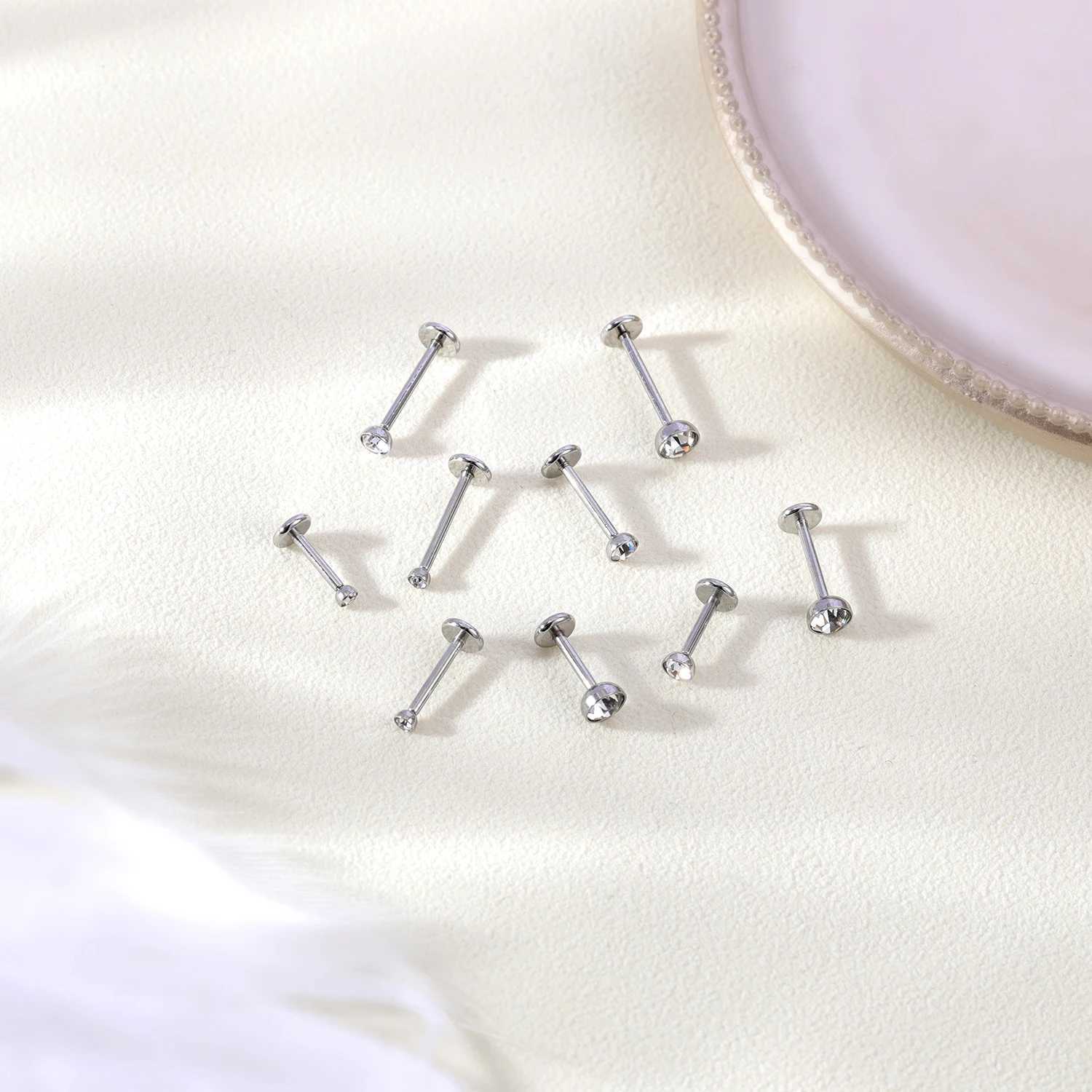 ZS 1PC Shiny Zircon Labret Piercing Ring Stainless Steel Lip Studs Ceystal Body Piercings Jewellry Helix Conch Tragus Earrings Y240921
