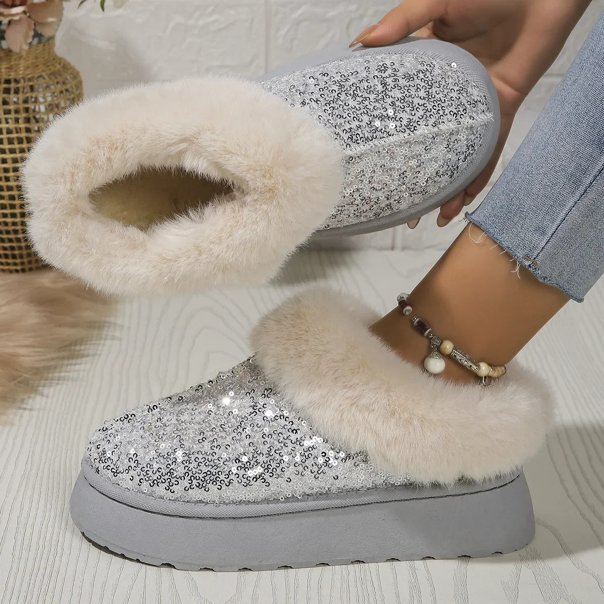 Ankle Snow ugggly boots slides designer women Winter 2024 New Fashion Shiny Fur Short Plush Warm Slippers free shipping shoes Cotton Flip-ps loafers w