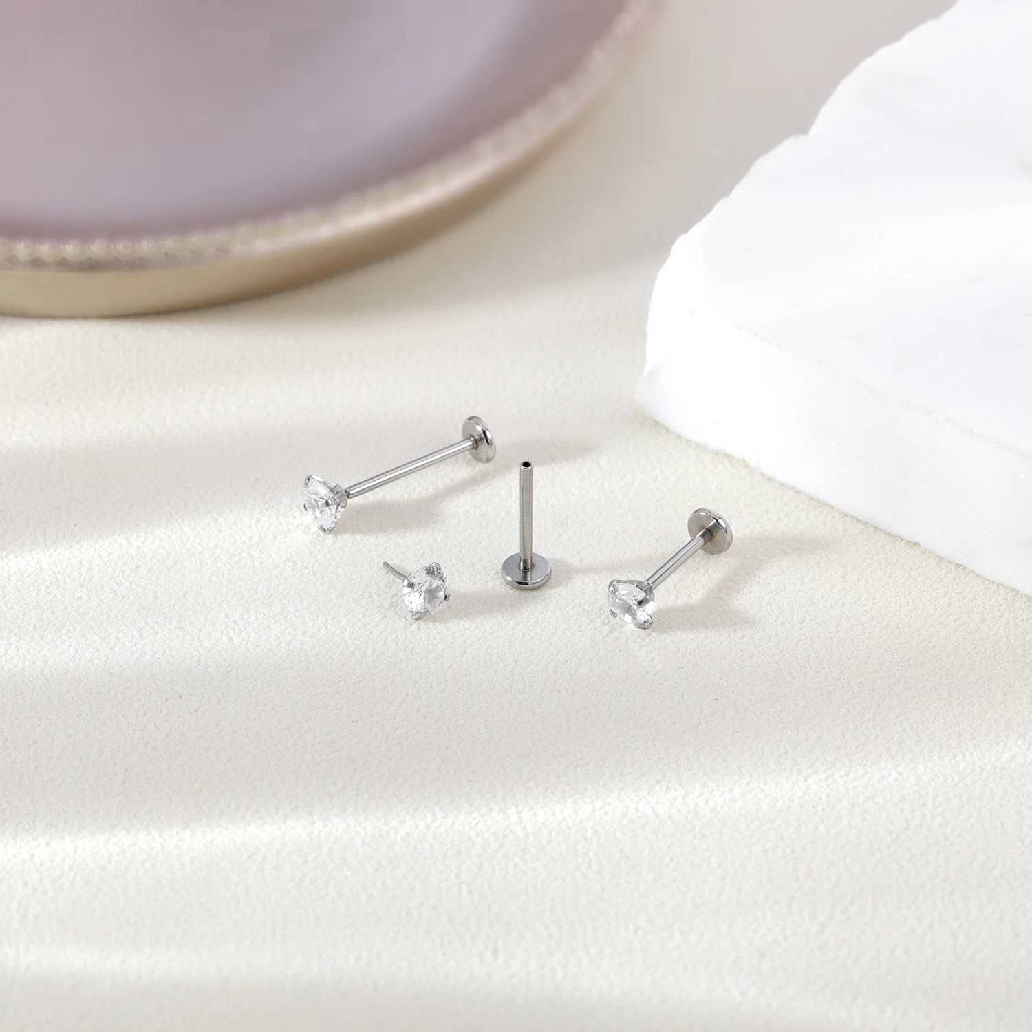 ZS 1PC Shiny Zircon Labret Piercing Ring Stainless Steel Lip Studs Ceystal Body Piercings Jewellry Helix Conch Tragus Earrings Y240921