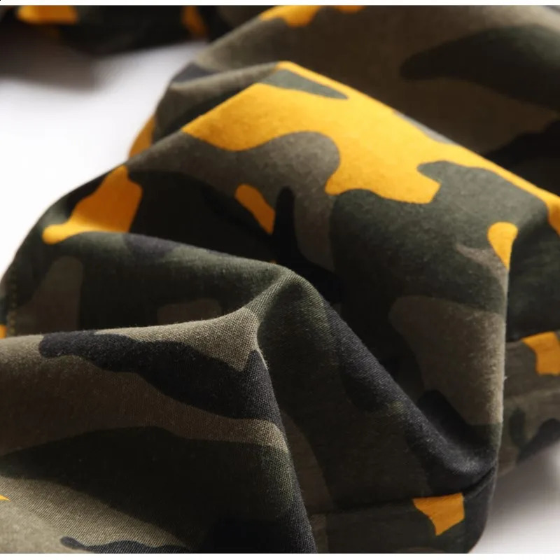High quality camouflage denim jeans mens straight style fashionable and cool plus size party wear washing trend military pants 240920
