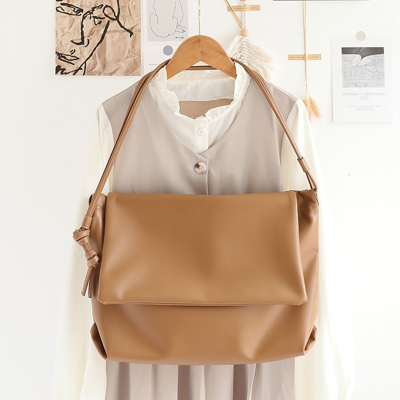 Fashion Messenger Bag Women's Large Capacity Shoulder Bags Chic Solid Color Leather Soft Flip Bolsos Office Ladies Commuter Sac