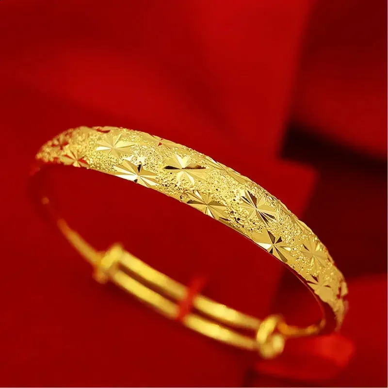 The gold shop is equipped with 999 24K genuine bracelets wedding gift and rings which can send mothers 5D golden seconds become wealthy women 240912