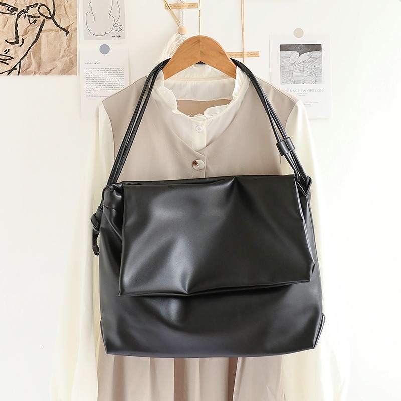 Fashion Messenger Bag Women's Large Capacity Shoulder Bags Chic Solid Color Leather Soft Flip Bolsos Office Ladies Commuter Sac
