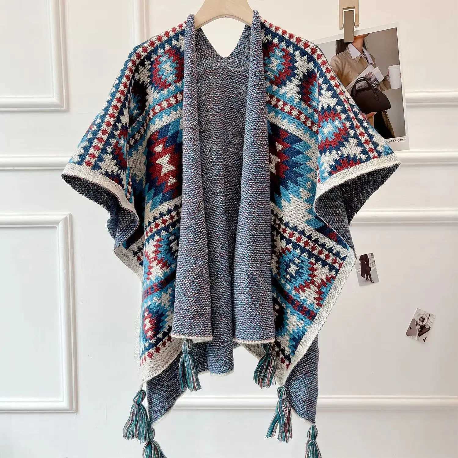 Raincoat travel shawl autumn and winter ethnic style knitted shawl high-end new style outer scarf split style womens shawl green W240921