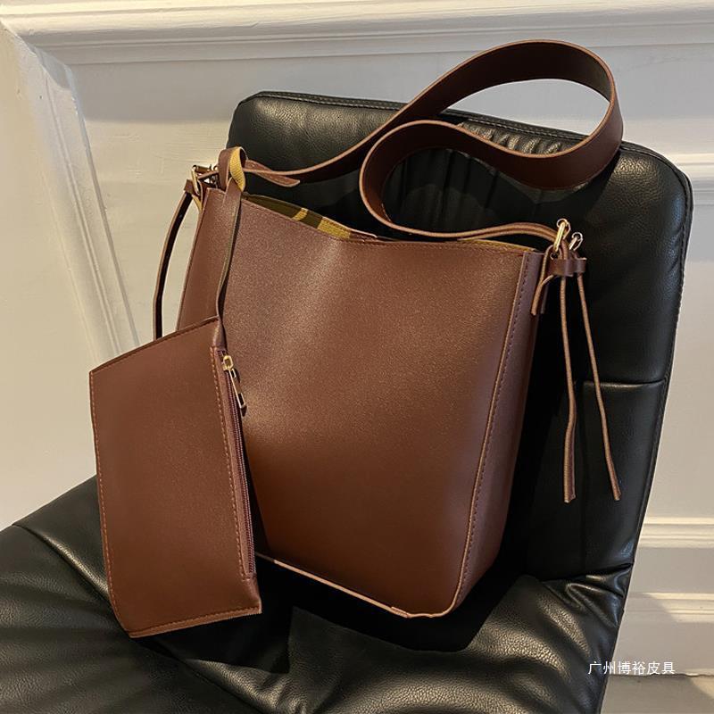 Autumn And Winter Women's Large Capacity Bucket 2025 New Fashion Niche Design Sense Single Shoulder Underarm Bag Multifunctional Single Shoulder 