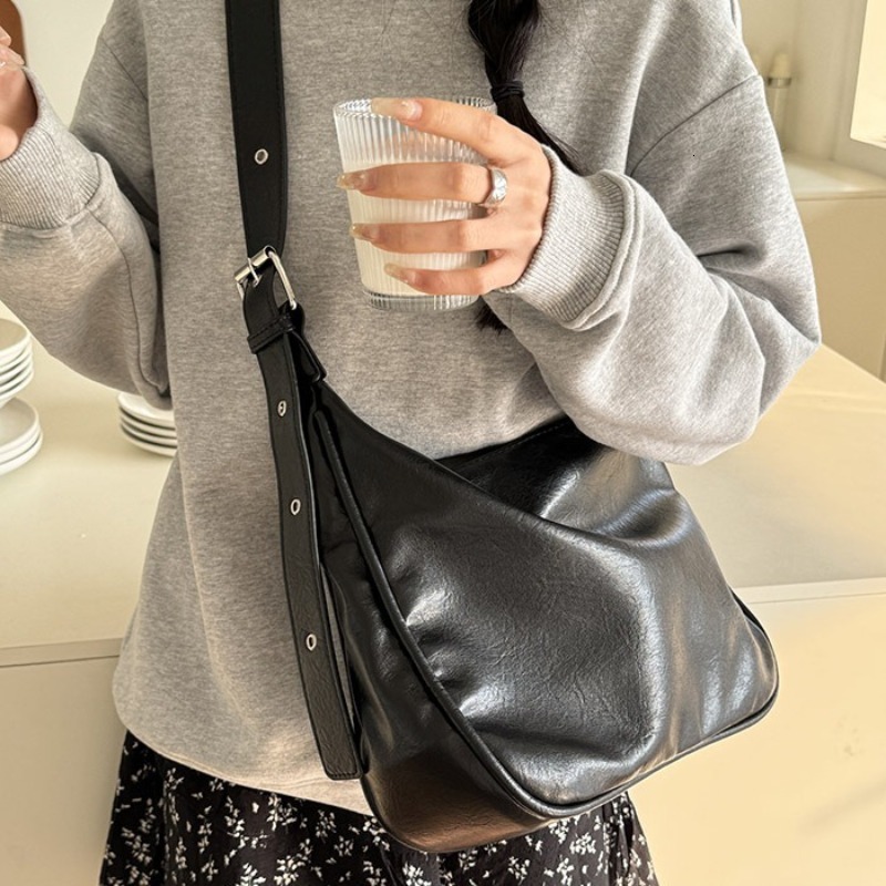 Large Capacity Casual Tote Women Shoulder Vintage Fashion PU Leather Message Bag 2024 New All-Match Commuter Bolsas Mujer