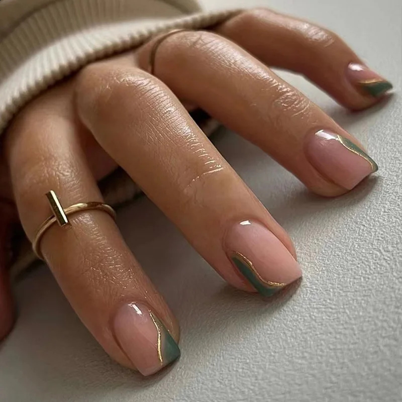 24Pcs Short Square False Nails Detachable Green Fake Nail Tips with Gold Foil Manicure Wearable Finished Press on Nails 240914
