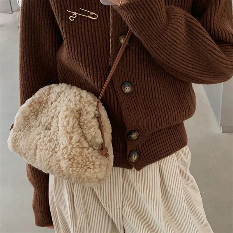 Fur diagonal bag womens fashionable New fur clutch cute coin handbag shoulder messenger 240919