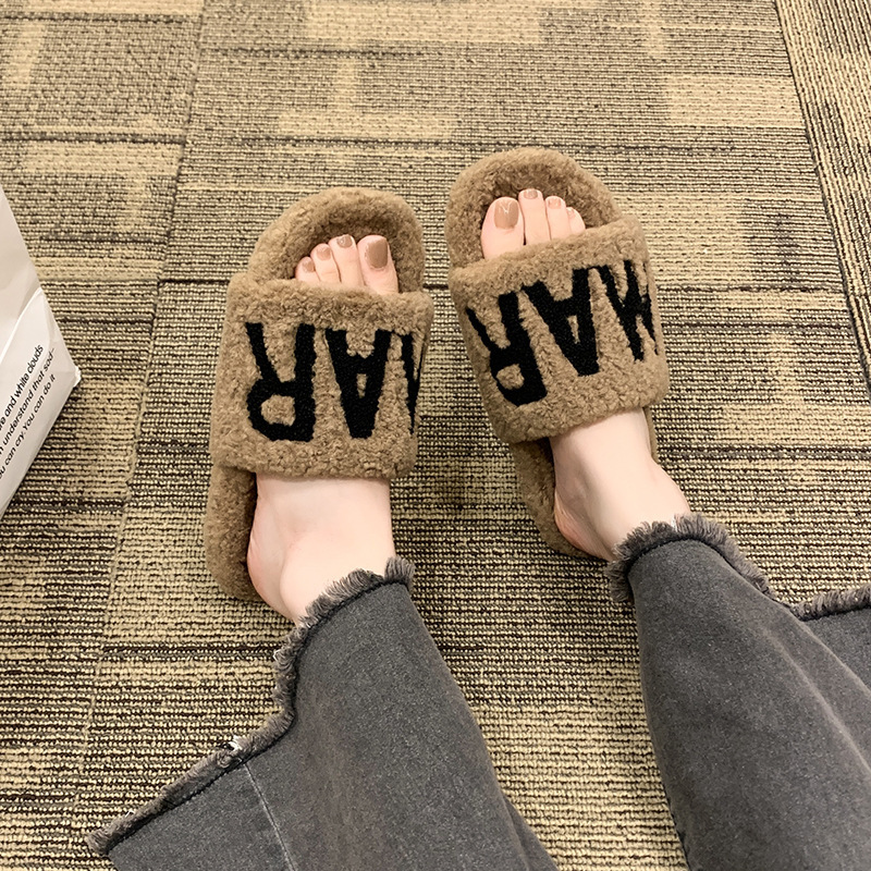 Versatile flat bottom hairy outdoor wear 2024 autumn and winter new Korean version comfortable slippers one-piece cotton slippers for women's sho