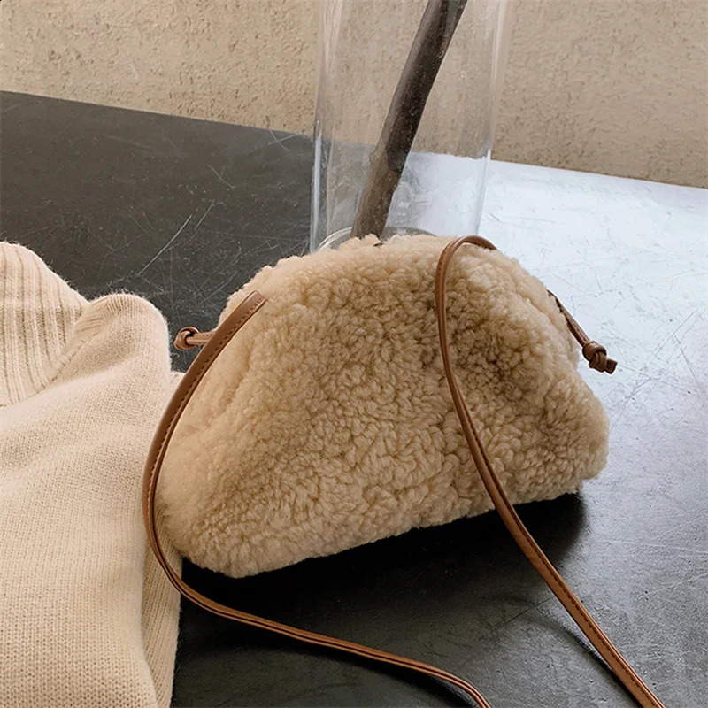 Fur diagonal bag womens fashionable New fur clutch cute coin handbag shoulder messenger 240919