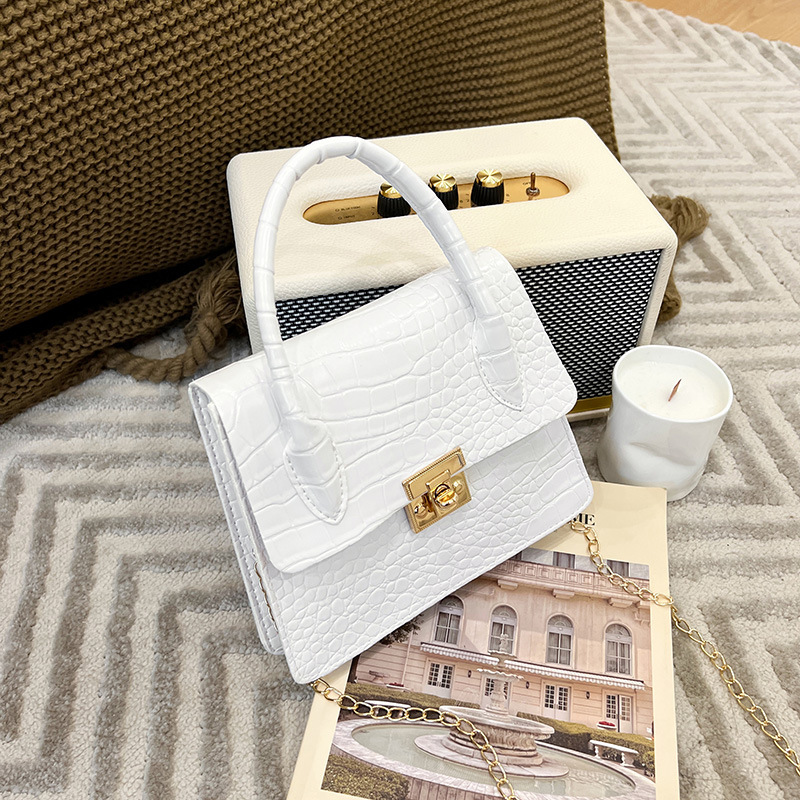 Fashionable handed ladies handbag womens small phone bag fashionable woman crossbody shoulder bags casual 5 colors chain purse CSD2409211