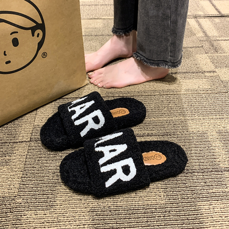 Versatile flat bottom hairy outdoor wear 2024 autumn and winter new Korean version comfortable slippers one-piece cotton slippers for women's sho