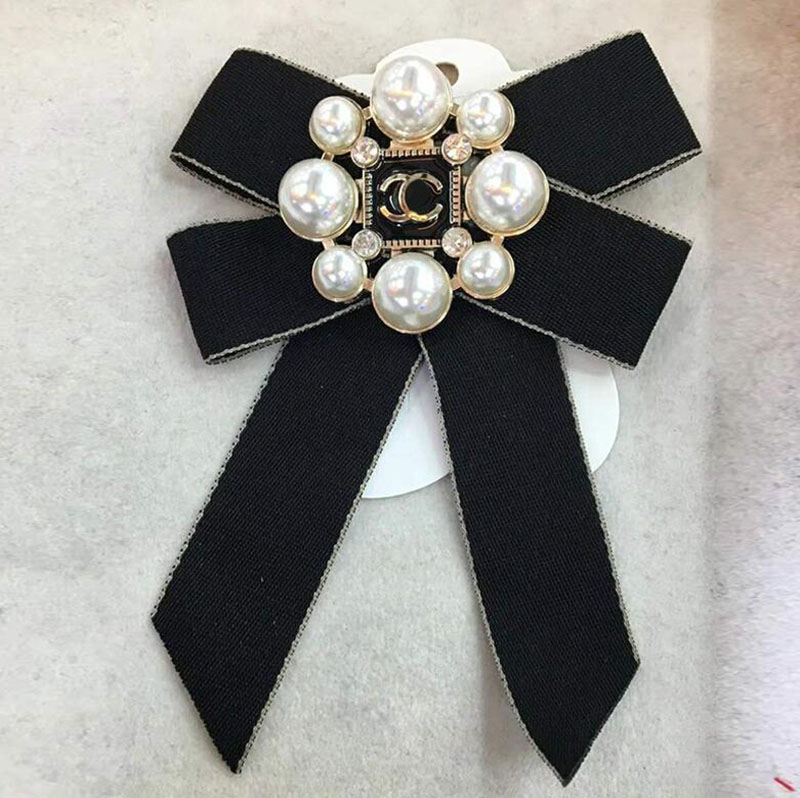 Broches Lettres Perles Blanches Bijoux Designer Femme Or Grand Broche Classique Épingle Corsage Costume Robe Soirée