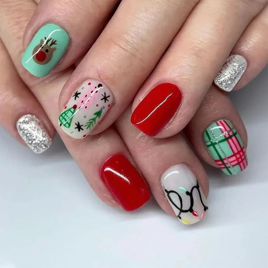 24Pcs Short Glossy Square Christmas Press-On Nails Red Green with Cute Reindeer Fake Nail Tips for Women Festival Wear 240914