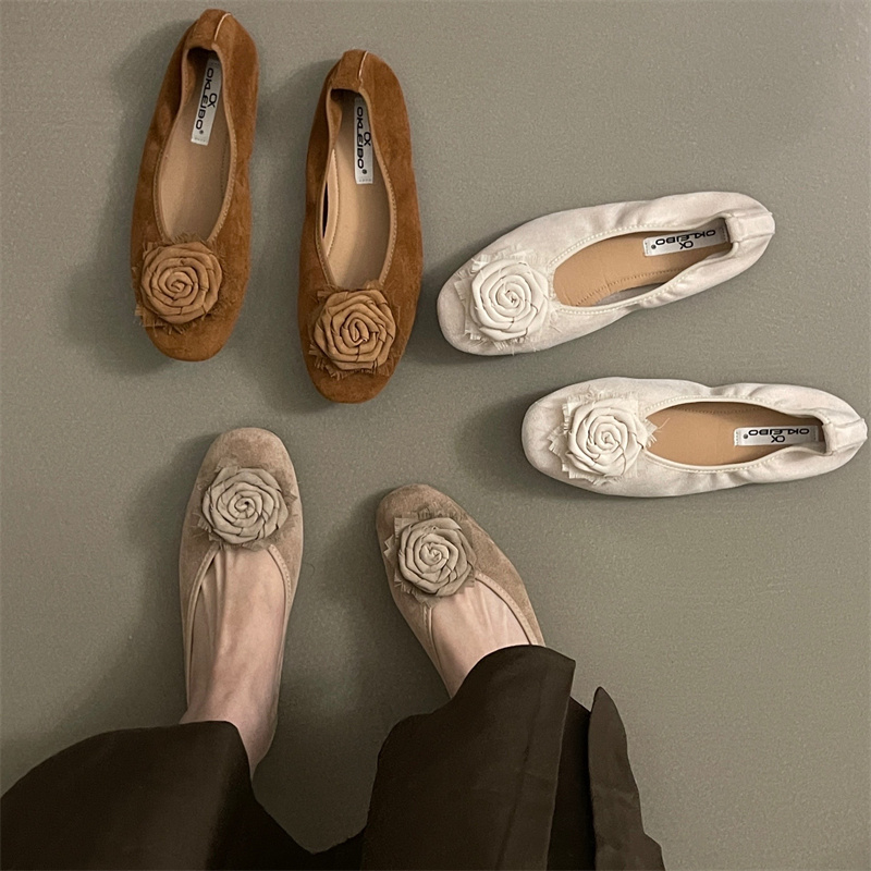 2025 S Fashion Designer Women Casual Flat Bottom Soft Sole Wer Design Vintage Gentle Style Comfort Trendy Shoes Triple Beige Brown Khaki Free Shipping