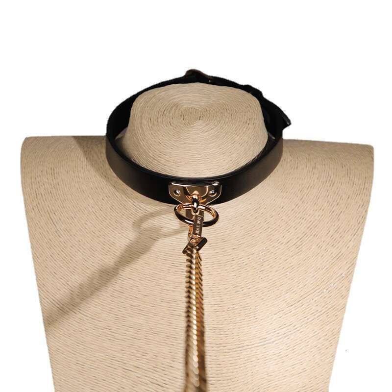 Sex toys SM props Black leather traction collar SM tuning restraint neck cover Alternative adult products hair replacement