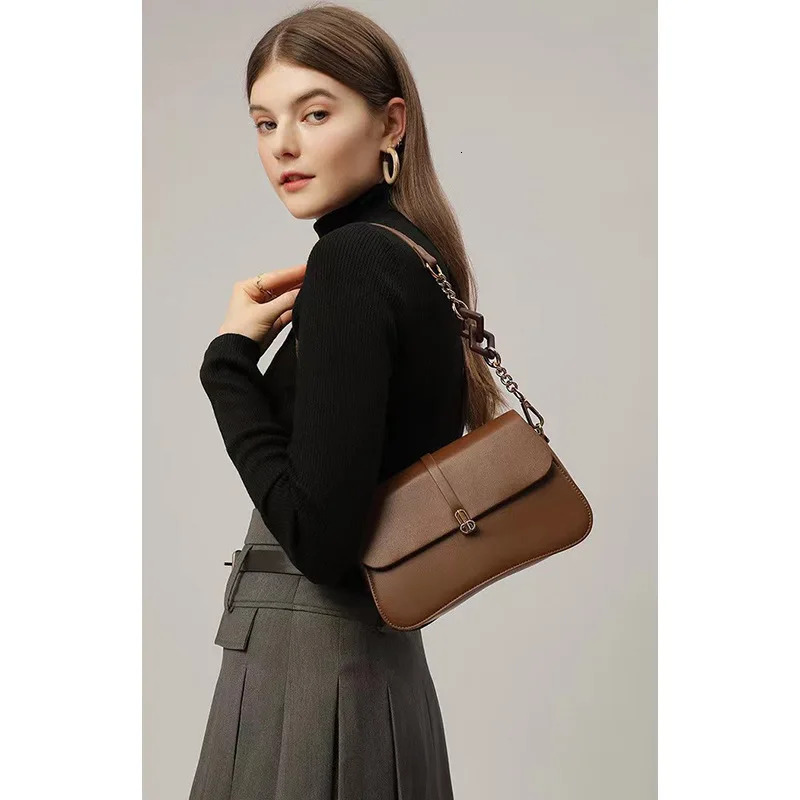2023Fashion New Women's Street Trend High-End Pillow Exquisite Lock Ladies Shoulder Urban Beauty Crossbody Bag