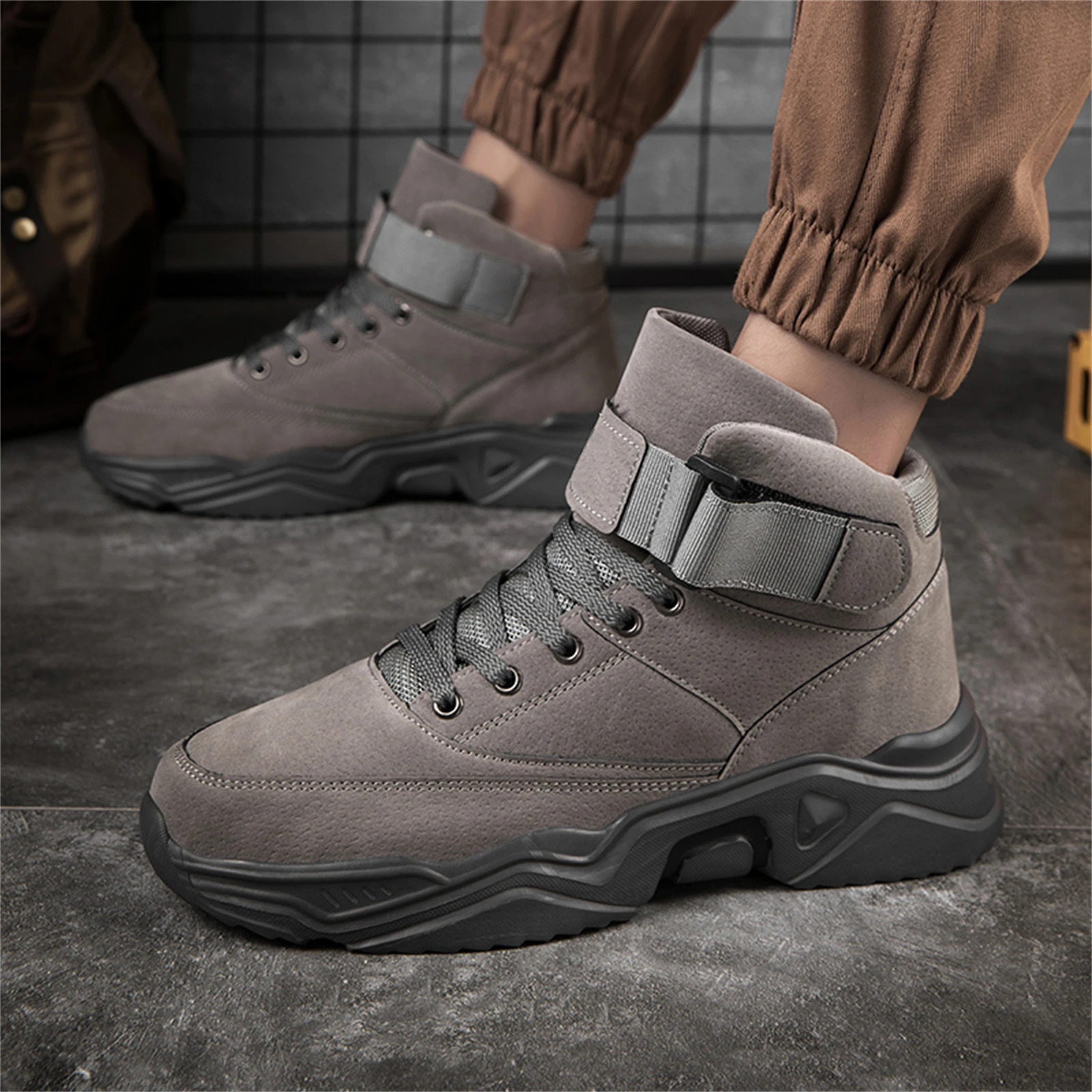 High Top loafers men Sneakers Outdoor Anti-slip Male Casua Leather Fashion Men's Anlkle Snow ugggly boots Hombre Winter Running Shoes