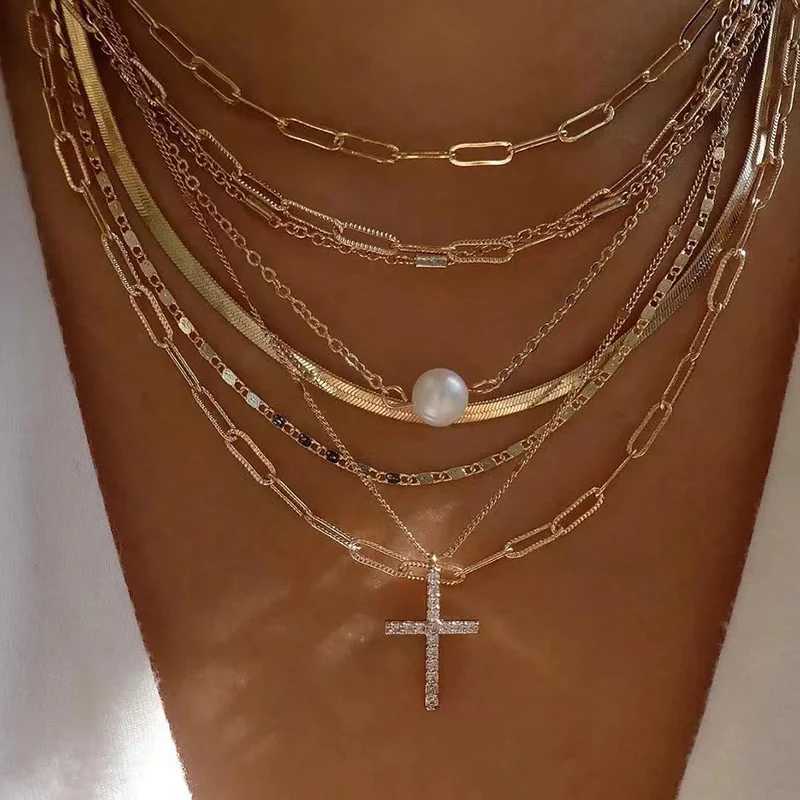 Bohemian multi-layered crystal butterfly pendant necklace womens hollow heart-shaped necklace fashionable jewelry party gift N0321 W240918