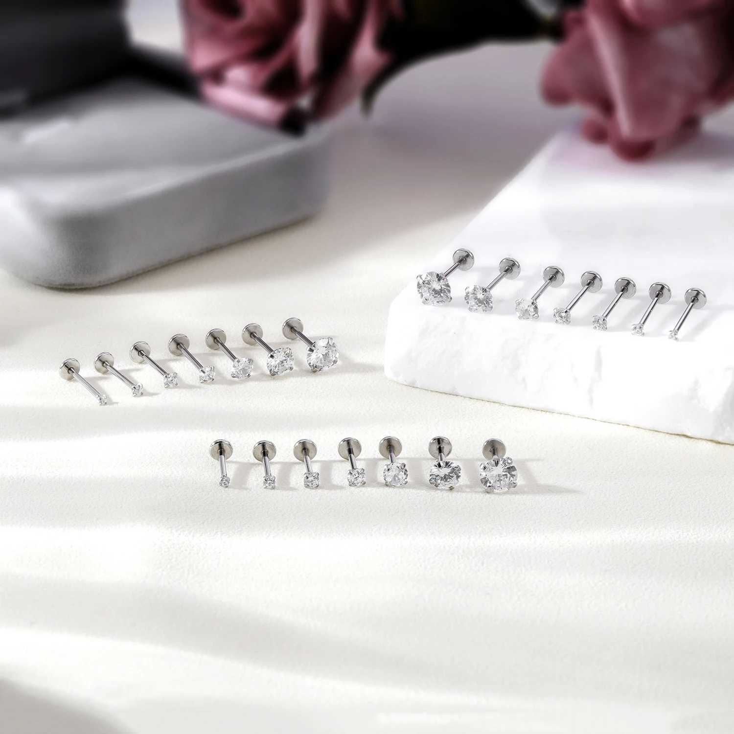 ZS 1PC Shiny Zircon Labret Piercing Ring Stainless Steel Lip Studs Ceystal Body Piercings Jewellry Helix Conch Tragus Earrings Y240921