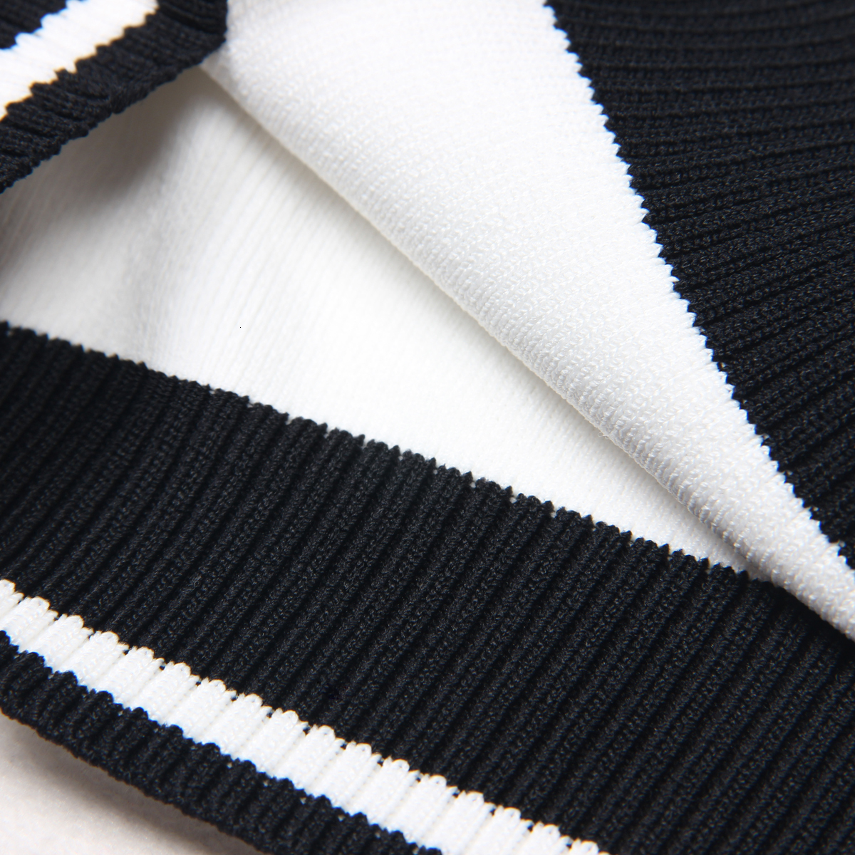 SML High Quality In Stock Summer 2024 New Sleeveless Short Knitted Lady Versatile Vest Halterneck Camisole Women's Top