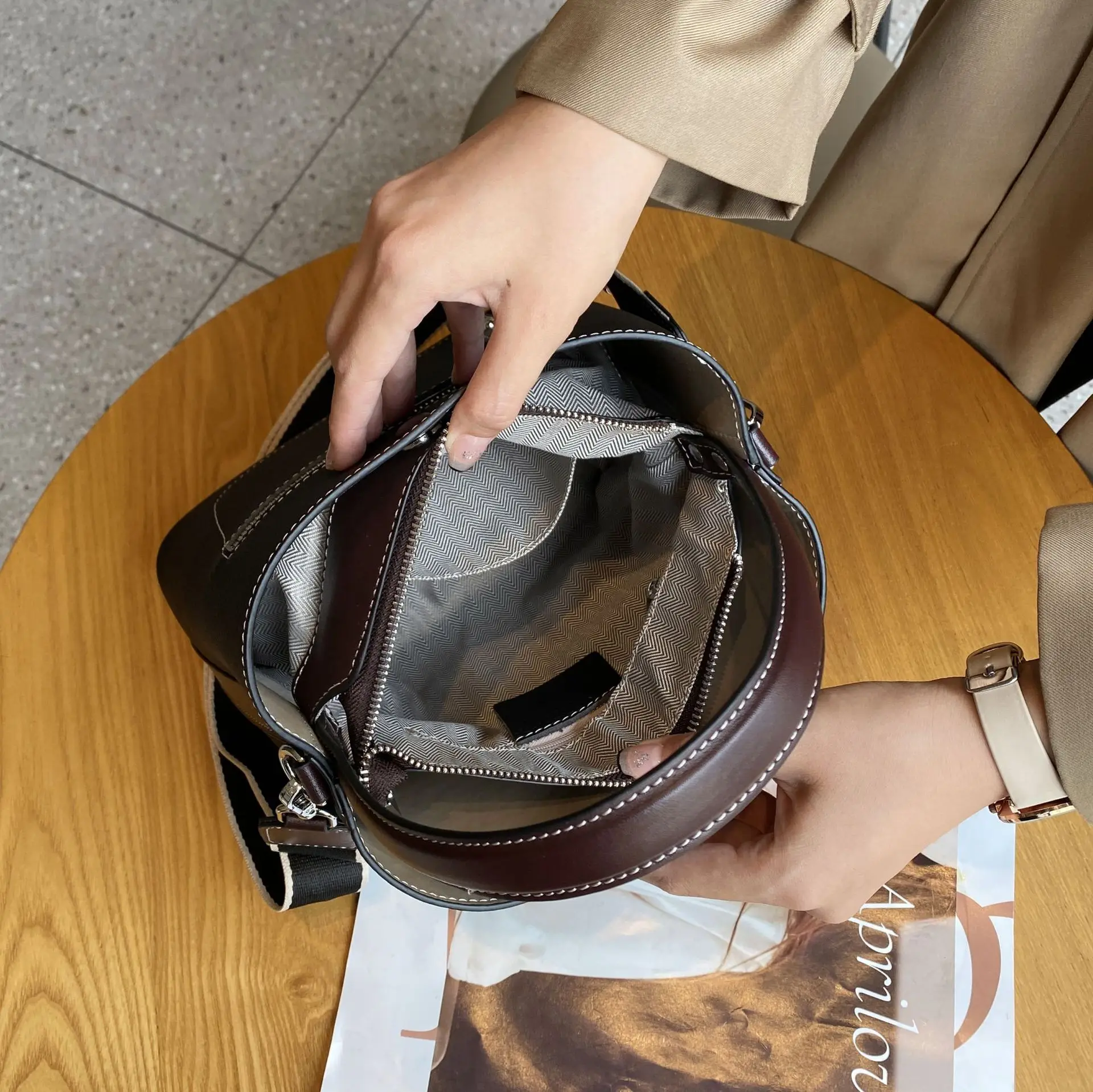 Designer Genuine Leather Bucket Bag Vintage Constrast TLXT Handbag for Women Large Capacity Women Shoulder Purse Lady Luxury Designer Tote Handbag